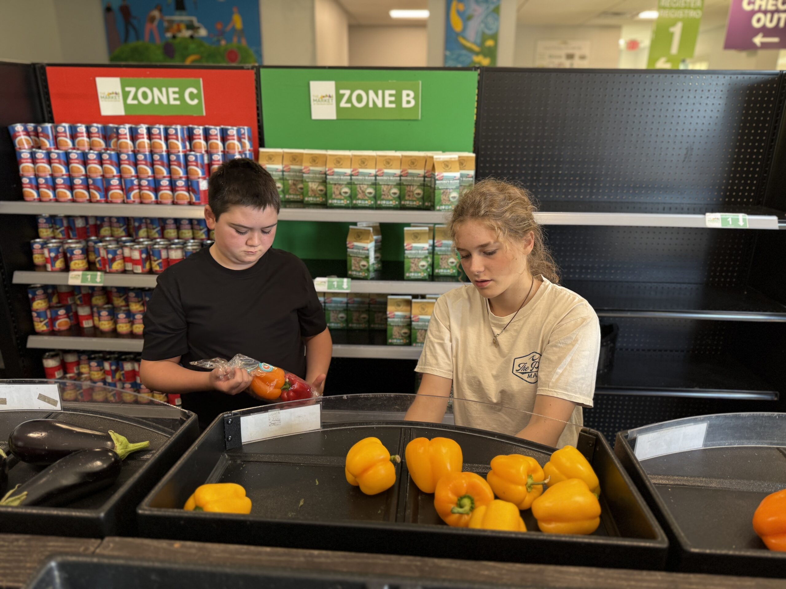 learning-through-service-phoenix-students-at-the-salem-pantry-the